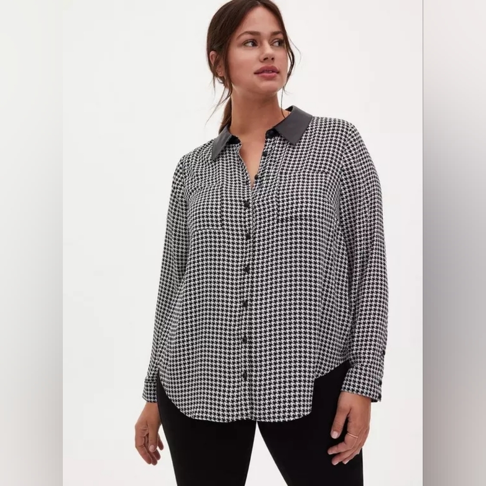 Torrid Madison Black & White Houndstooth Georgette Long Sleeve Button Up